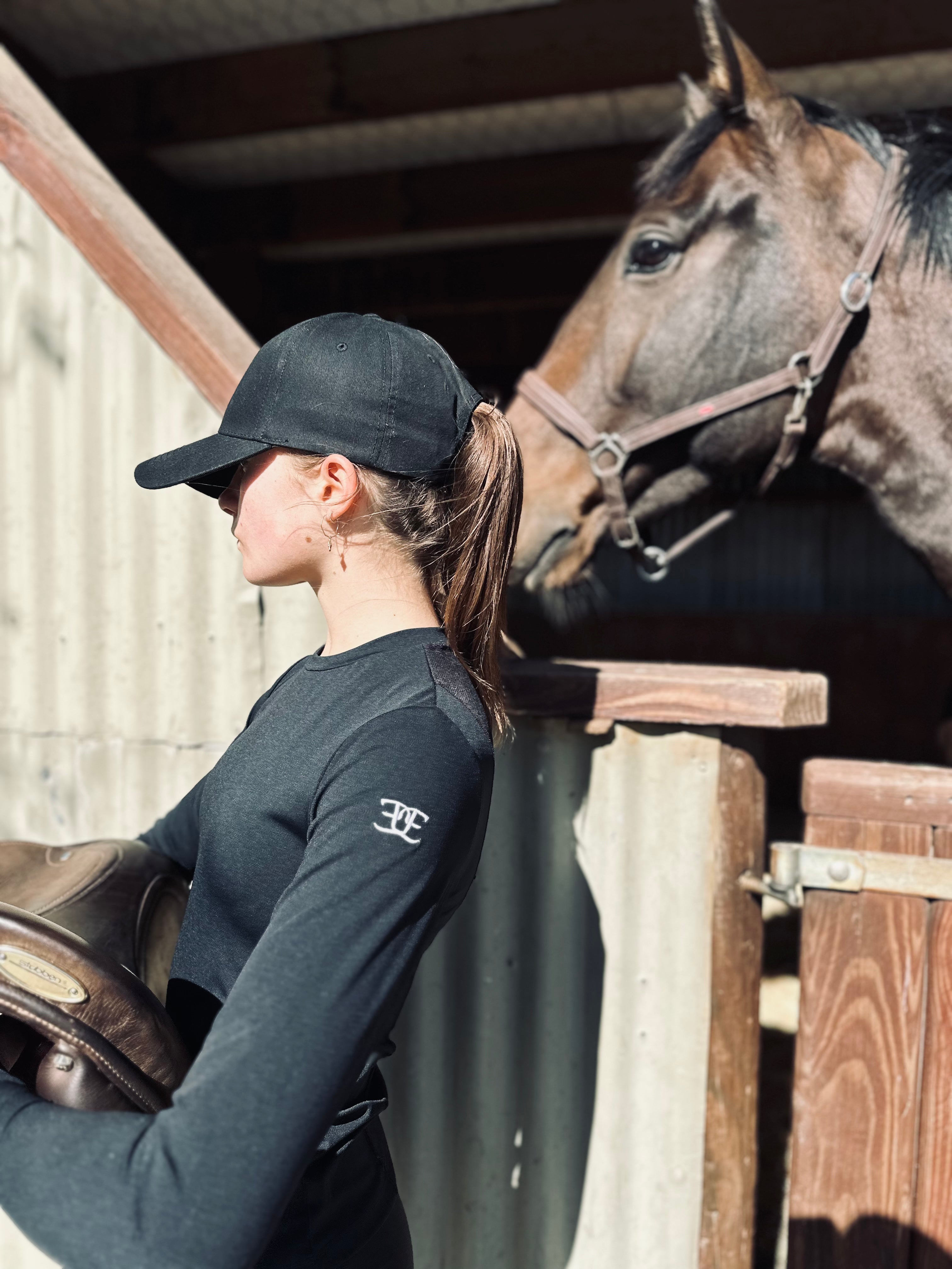 Horse with brown coat and white blaze wearing Evolution 2.0 Long Sleeve Training Shirt